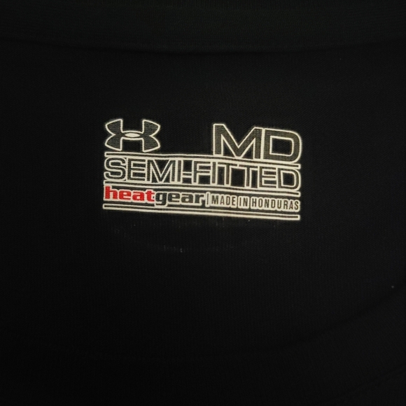 Under Armour Women's T-shirt Size Medium Semi-Fitted Heat Gear Black Spell Out - Picture 11 of 12